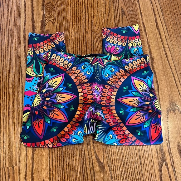 Gearbunch Multicolor Mandala Pattern Cropped Leggings Size Small - Picture 1 of 6